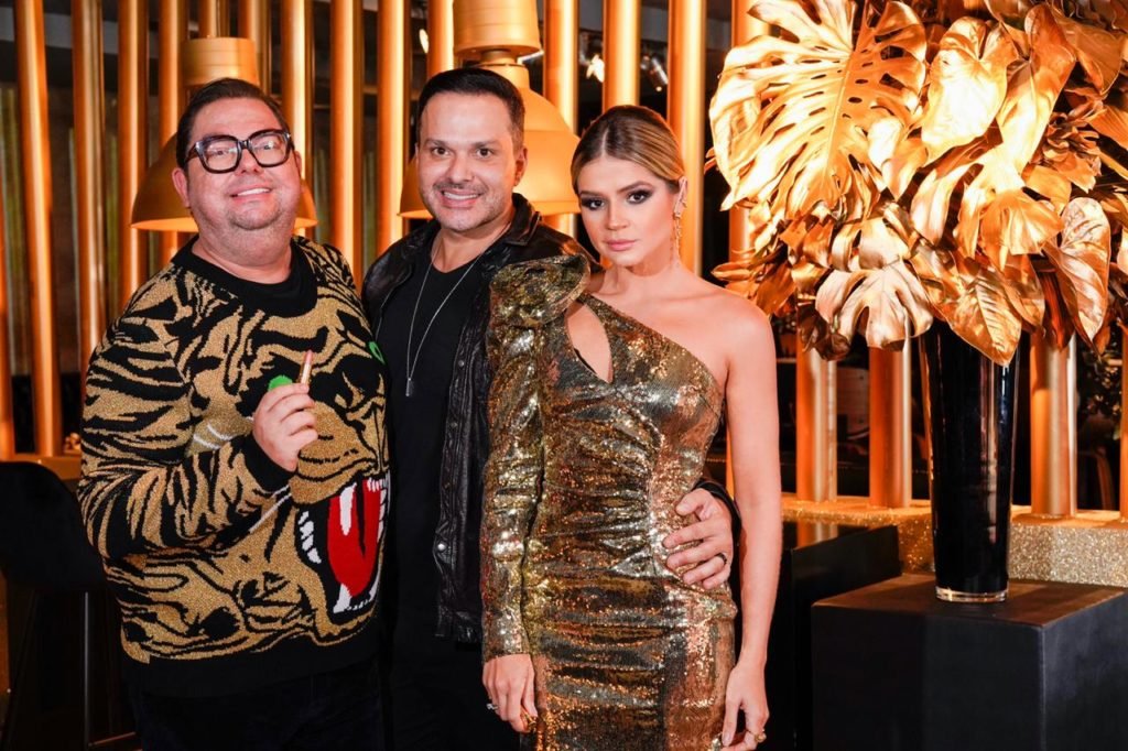 thassia naves junior mendes e luciano martins em evento de lancamento da mac